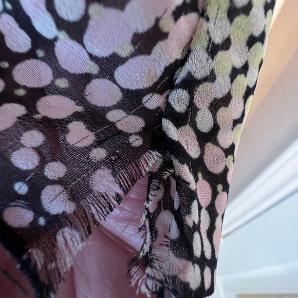 Soprano sheer contemporary top. No size but will fit XS or S. - Picture 3 of 4